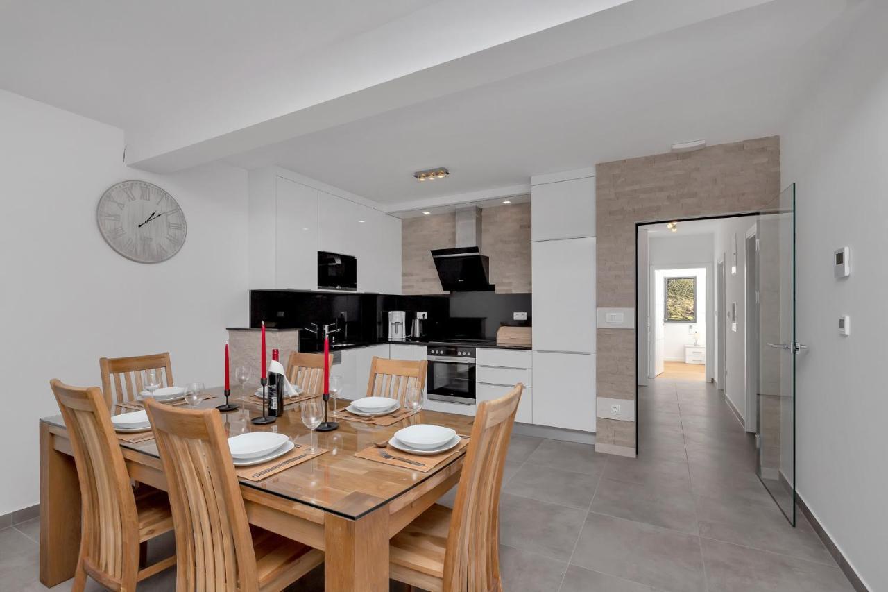 Luxury Apartment Sidro With Free Beach Parking มาคาร์สกา ภายนอก รูปภาพ