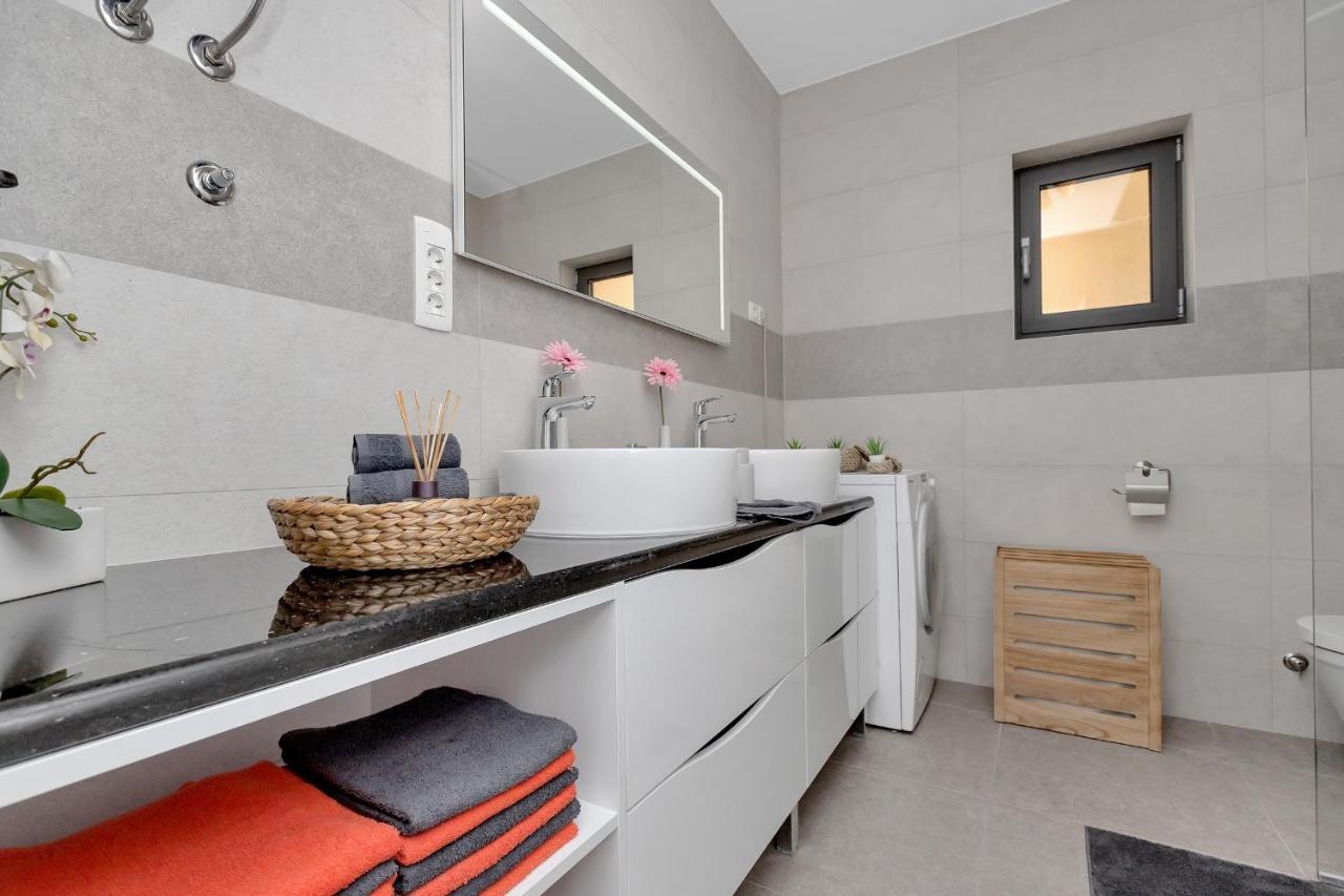 Luxury Apartment Sidro With Free Beach Parking มาคาร์สกา ภายนอก รูปภาพ